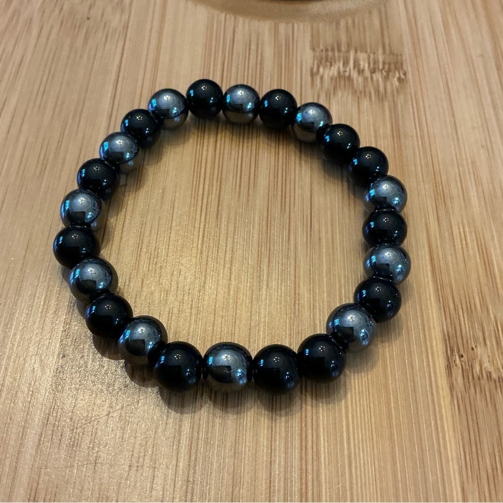 Beautiful stretch beaded bracelet, brand new!